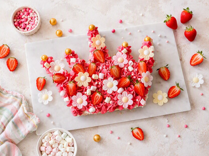 Kronen-Kuchen aus Käse-Sahne-Mandarinen-Blechkuchen von Coppenrath & Wiese
