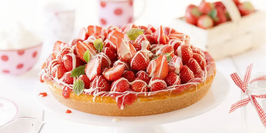 Käsekuchen mit Erdbeeren aus der Conditorei Coppenrath & Wiese