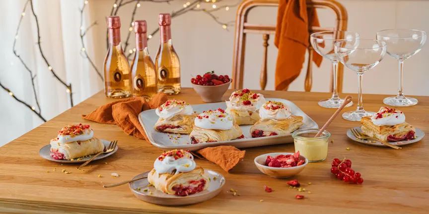 Rote-Früchte-Strudel mit Baiser mit Strudel von Coppenrath & Wiese