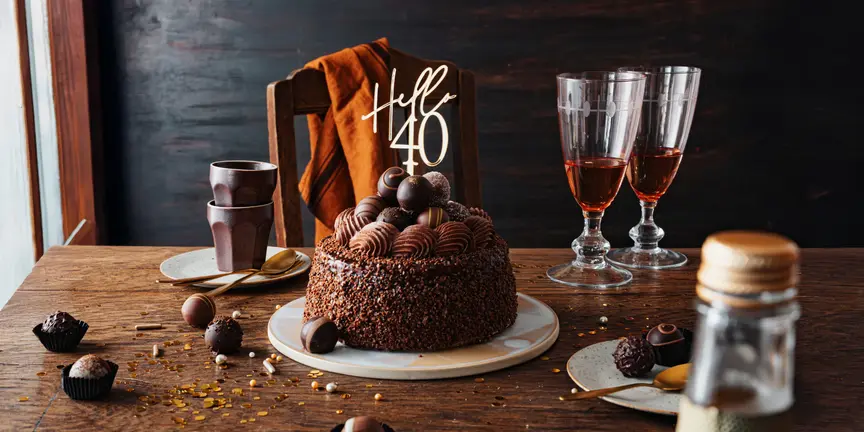 Edle Schoko-Torte zum 40. Geburtstag aus der Mousse au Chocolat-Torte von Coppenrath & Wiese