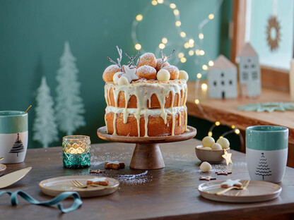 Feiner Apfel-Kuchen mit Mini-Berlinern von Coppenrath & Wiese zu Weihnachten