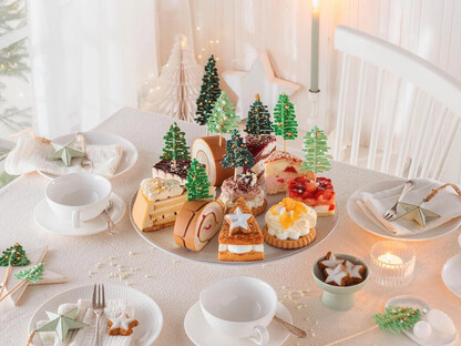 Bunte Sahne Platte Tortenauslese von Coppenrath & Wiese mit Tannenbaum Deko