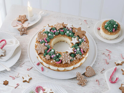 Bienenstich Torte von Coppenrath & Wiese als Weihnachtskranz