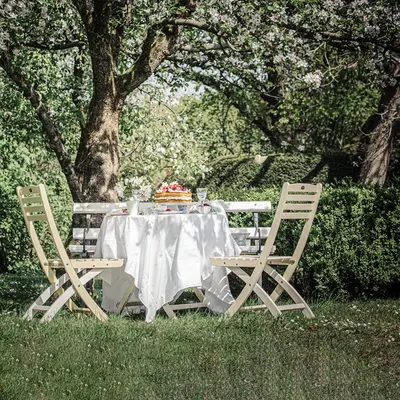 Nachhaltigkeit - Coppenrath & Wiese Torte im Garten 