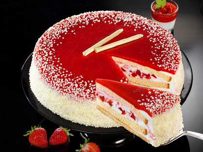 Erdbeer-Pannacotta-Torte