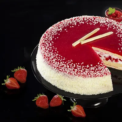 Erdbeer-Pannacotta-Torte